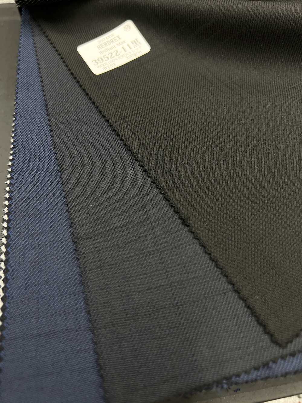 39522 BRILLIANTMAX Glossy Stretch Shadow Check[Textil] Kunishima Co., Ltd.