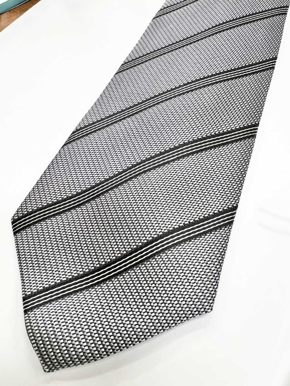 NE-28-OUT [Outlet] In Japan Hergestellte Formelle Krawatte, Dunkelgrau Gestreift[Formelle Accessoires] Yamamoto(EXCY)
