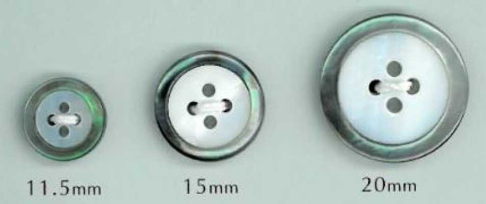 WB17 4-Loch 17 mm Muschelknopf aus schwarzer Lippenmuschel mit Rand
