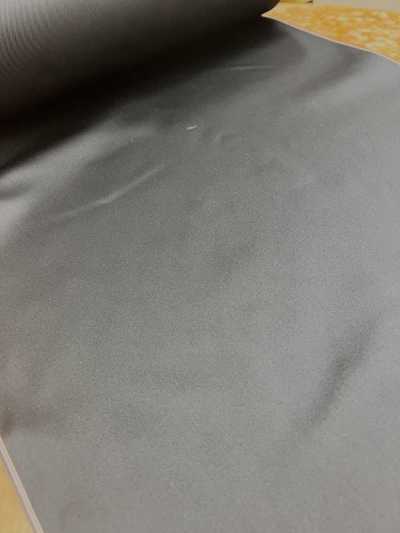 100 In Japan hergestellter Haiken-Stoff aus echter Seide, doppelseitiger Köper-Satin, Dunkelmarine