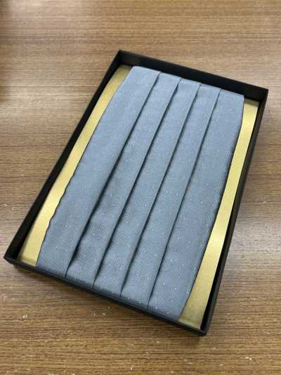 CM-923 Seiden-Kummerbund mit grauem Punktmuster