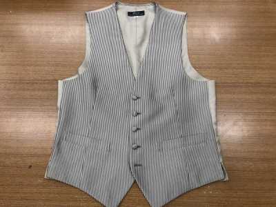V-3004-O Formelle Weste aus Polyester-Jacquard, hergestellt in Japan, gestreift, Gold