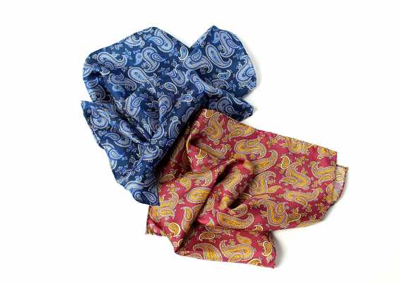 PCF-1 Einstecktuch aus Seide mit italienischem Druck und Paisley-Muster, Marineblau / Weinrot