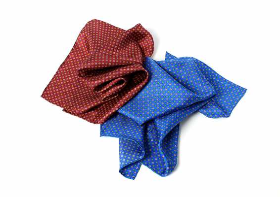 PCF-3 Einstecktuch, italienische bedruckte Seide, kleines Blumenmuster, Blau/Weinrot